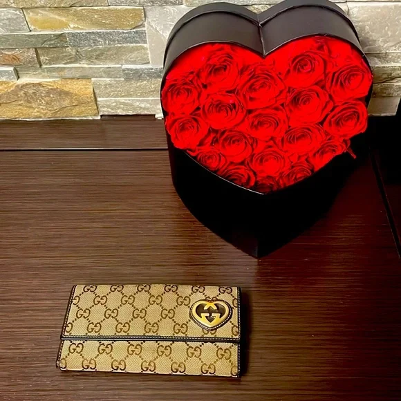 Gucci Wallet 💯 Authentic - Picture 1 of 7